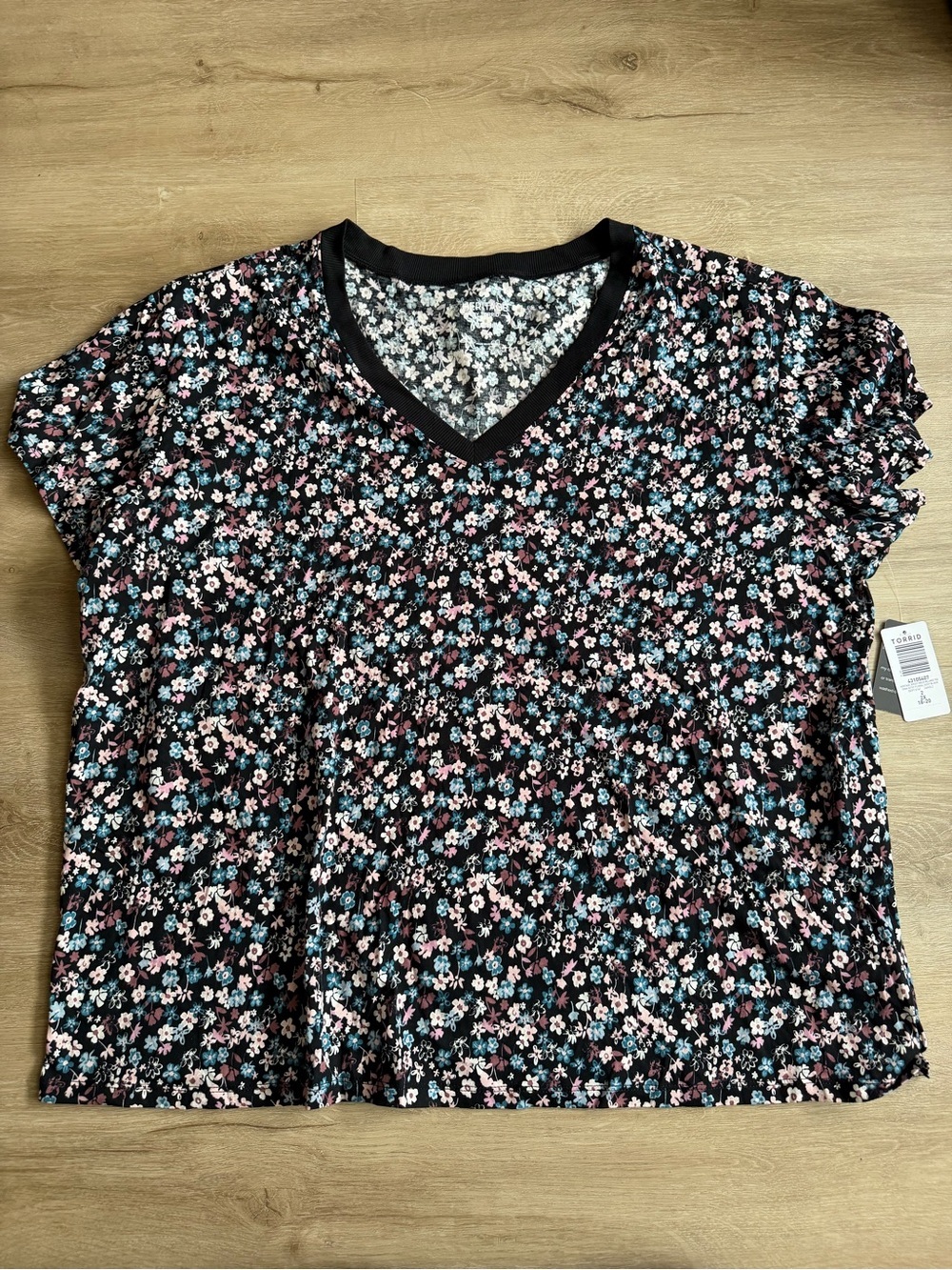 Torrid Heritage V-Neck Floral Cotton T-Shirt  SZ 2X NWT